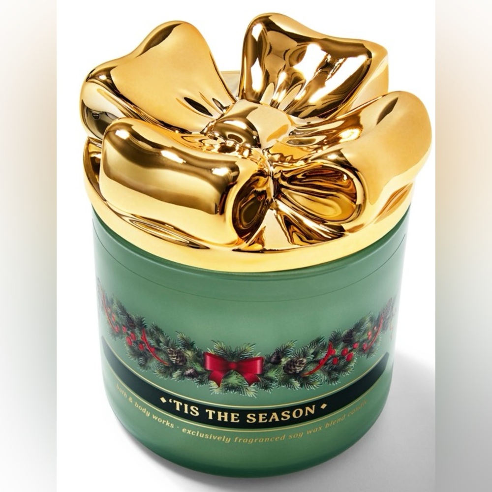 🆕🎄 BATH & BODY WORKS “TIS THE SEASON” LIMITED EDITION GOLD BOW LID CANDLE. NEW!